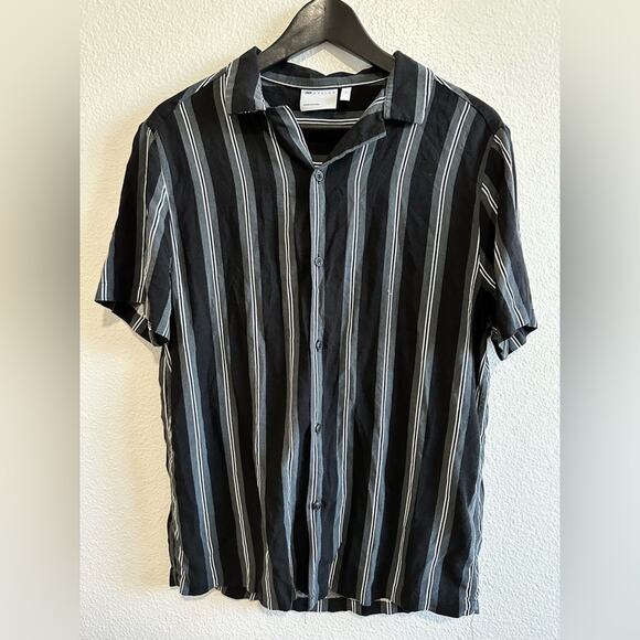 ASOS DESIGN Men’s revere stripe shirt in Black Retro Stripe Size S 100% Viscose - Picture 1 of 5